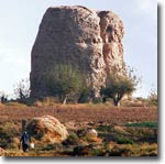 Исполинская ступа Зурмала в окрестностях Термеза. Фото ИА Фергана.Ру
