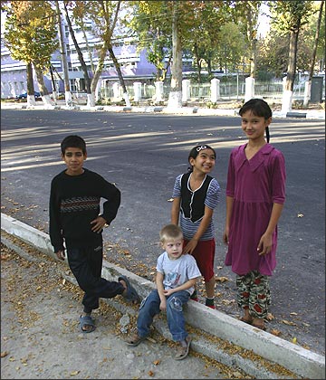 Ферганские дети. Фото ИА Фергана.Ру, 2005