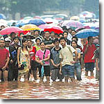 Floods and landslides in China took 400 to 800 lives over the last three weeks