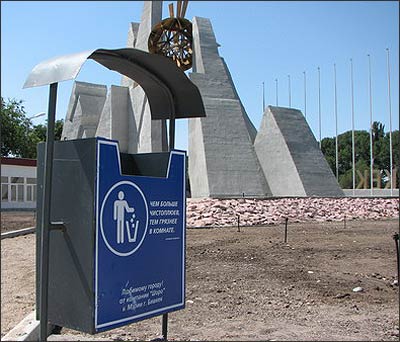 Чем больше чистоплюев, тем грязнее в комнате