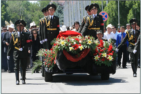 Aitmatov's funeral. АКИpress photo