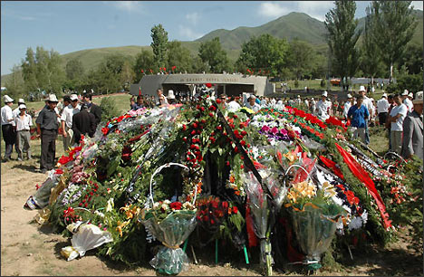 Aitmatov's funeral. АКИpress photo