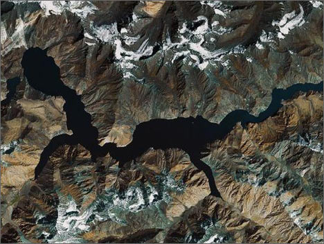 Снимок Сарезского озера со спутника. Maps.Google.Com