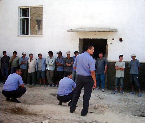 Uzbek Labour Migrants in Kazakhstan. Photo by Yuri Eliseev 