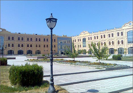 Новый торговый центр в районе Бродвея. Фото ИА Фергана.Ру