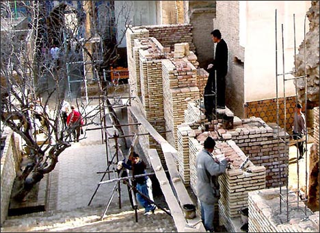 Samarkand. Restoration of the Shah-i-Zinda Complex in 2005. Photo by Ferghana.ru