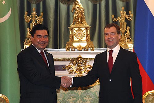 Presidents Gurbankuly Berdymuhammedov and Dmitry Medvedev