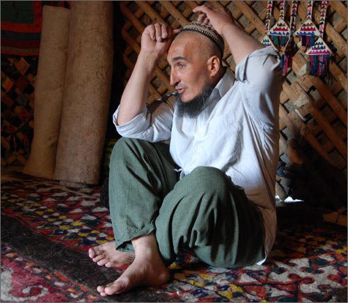 Khangeldy, yurt maker