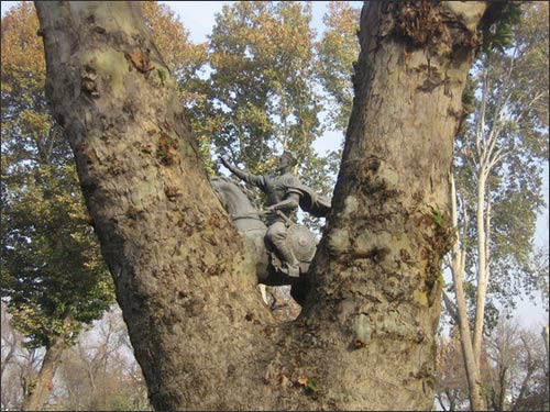 Памятник Амиру Тимуру