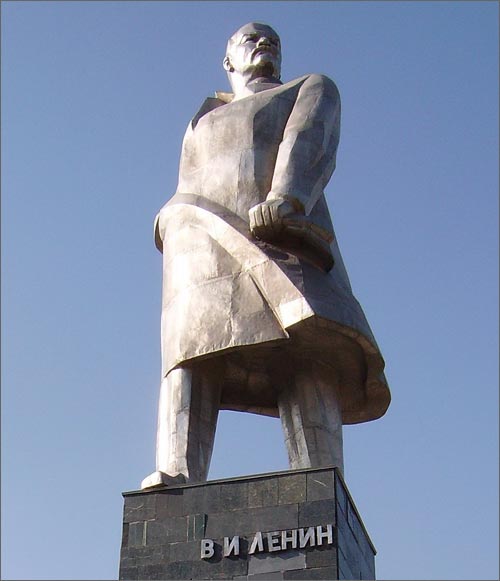 Памятник В.Ленину в Худжанде