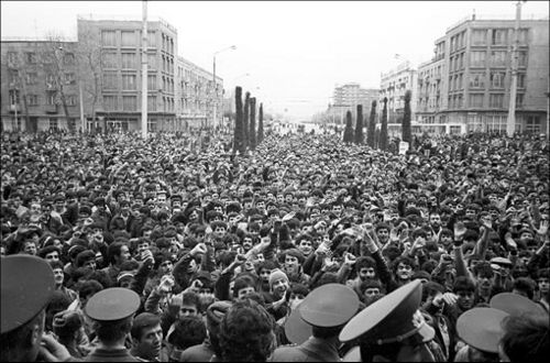 Митинг на площади Шахидон