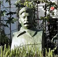 Три вождя. Ленин в частном доме, Сталин в огороде, Каримов — повсюду