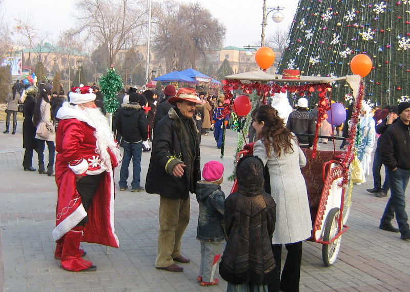 Новогодние гуляния в центре Ташкента