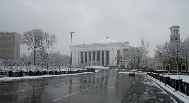 Часть Сквера и Дворец Форумов