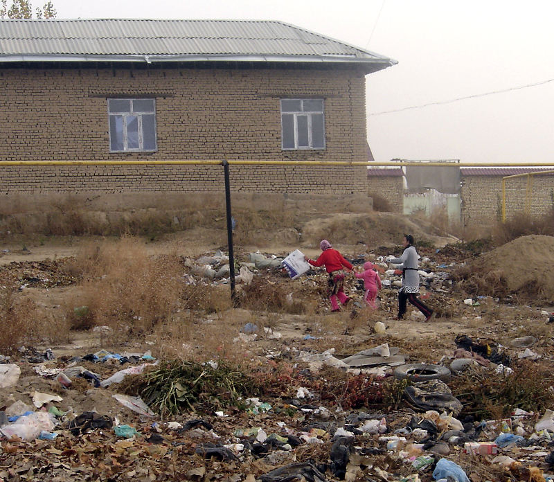 Дорога домой лежит через мусорную свалку