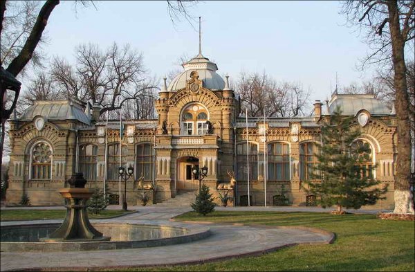 Дворец Николая Константиновича в Ташкенте. Ныне в этом здании располагается Дом приемов Министерства иностранных дел Узбекистана