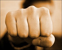 С молчаливого согласия судей. Почему в Кыргызстане продолжают избивать адвокатов