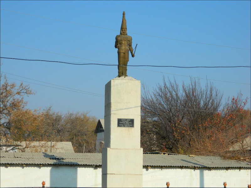 Памятник карлику