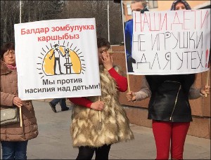 Кыргызстан: Журналисты и правозащитники пытаются остановить насилие над детьми