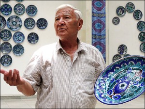 С помощью Бога и огня: К 70-летию риштанского керамиста Шарафиддина Юсупова