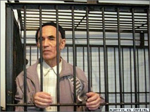 Kyrgyzstan: Imprisoned Askarov’s son appeals to international community to help bring justice in father’s case