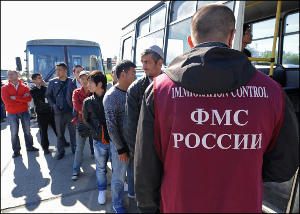 Массовое выдворение мигрантов из России: жестко и без разбора