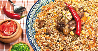 Узбеки приглашают на плов в Малаховке. Бесплатно, вкусно, от всей души
