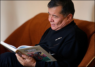 Разбить чеховское пенсне. «Вольный копейщик» Фахриёр Низамов – о поэзии, традициях и колеблющихся камнях