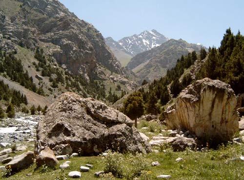 Альпинистский лагерь ДУГОБА в ферганских горах (Памиро-Алай)