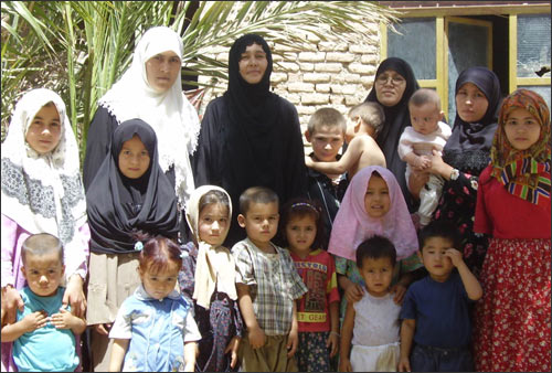 These children were born in different countries - Uzbekistan, Tajikistan, Afghanistan, Pakistan, Iran... They do not go to school, have birth certificates, or receive any grants. They speak the Uzbek language of their parents.