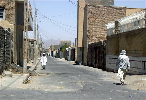 Streets and residents of Zahidan (southeast Iran)