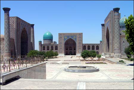 Площадь Регистан в Самарканде. Фото ИА Фергана.Ру